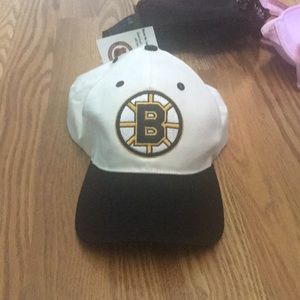 Bruins white hat new with tags never worn